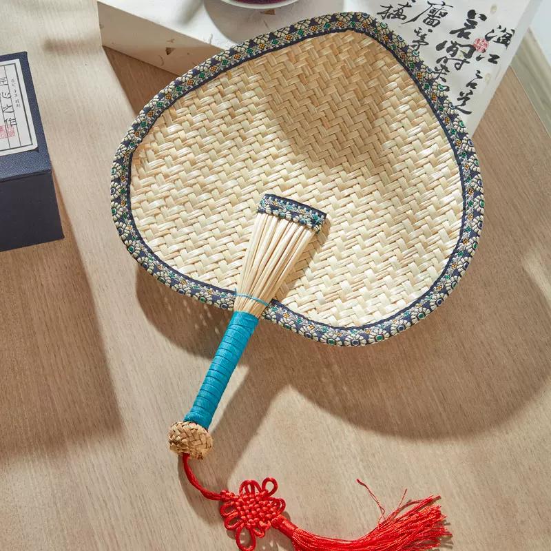 Handmade Summer Woven Palm Fan for Babies and Children, Portable Old-Fashioned Hand-Cranked Large Palm Fan, Banana Fan, Retro Style