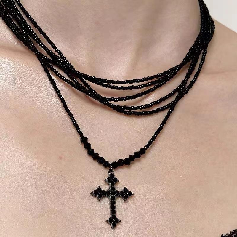 Punk Gothic Dornen Rotes Herz Anhänger Halskette für Männer Frauen Y2K Hip Hop Metall Nieten Stacheln Choker Halskette Grunge Schmuck Geschenke