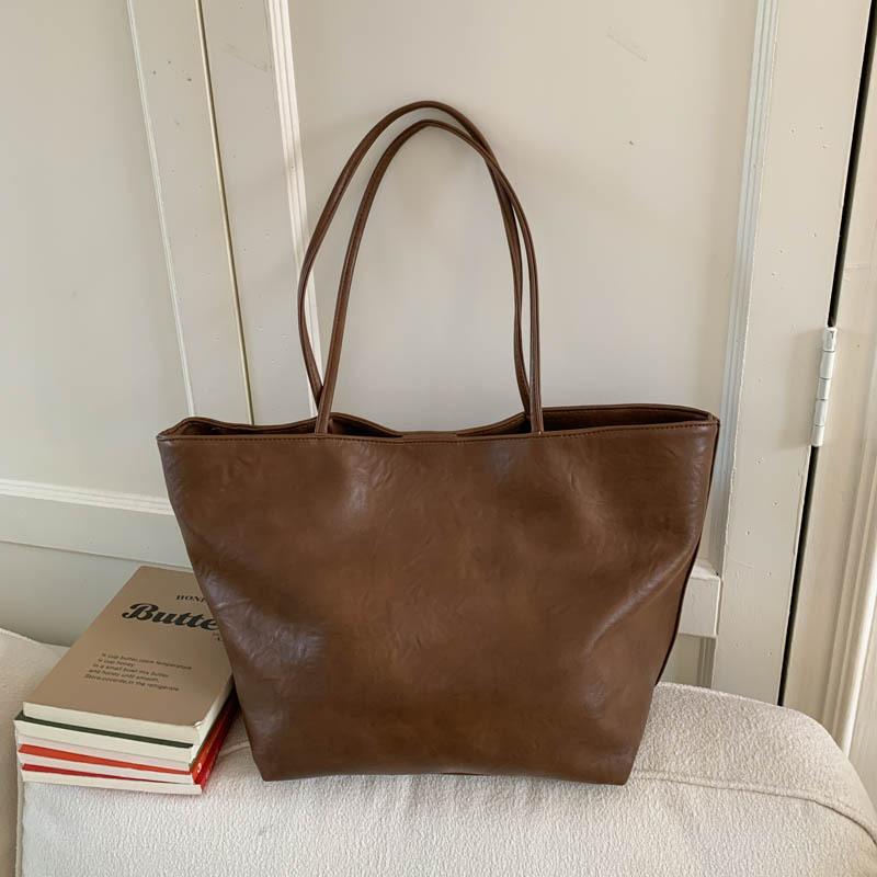 

2025 new commuter large-capacity tote bag women s retro fashion simple casual texture underarm bag shoulder bag