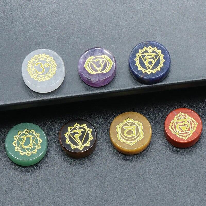 7 pezzi/Confezione Forma Rotonda 7 Pietre Naturali Ornamento Ametista Quarzo Energia Simboli Incisi Reiki Divinazione Guarigione 16-18mm