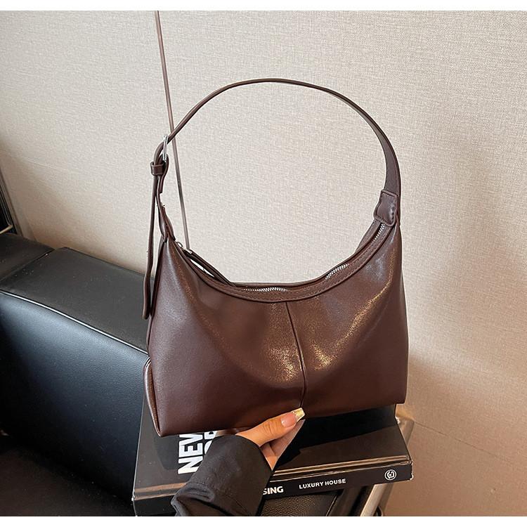 IELGY Work Commuter Large-Capacity Dumpling Bag Fashion Casual One-Shoulder Underarm Bag
