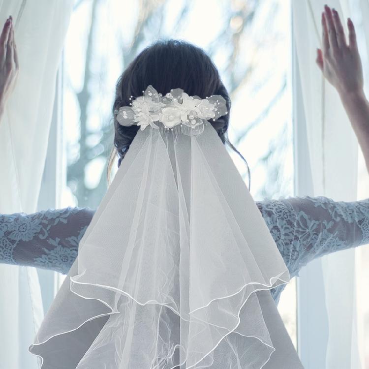 Sophisticated White Bridal Veil Double Layer with Artificial Pearls Edge Fashionable Wedding Veil For Bride