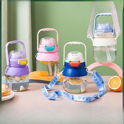 Großer Becher mit großem Fassungsvermögen für Mädchen mit Space Bear-Motiv, Plastikbecher, Fitness-/Sport-Umhängetasse, Wasserbecher mit Strohhalm, Handyhalter
