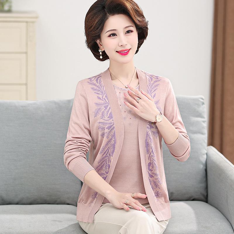 

Spring Knitted Cardigan & Ice Silk T-shirt Set for Women Aged 40-50: Short-Sleeved Fashion Ensemble 2XL (for 115-135 jin)