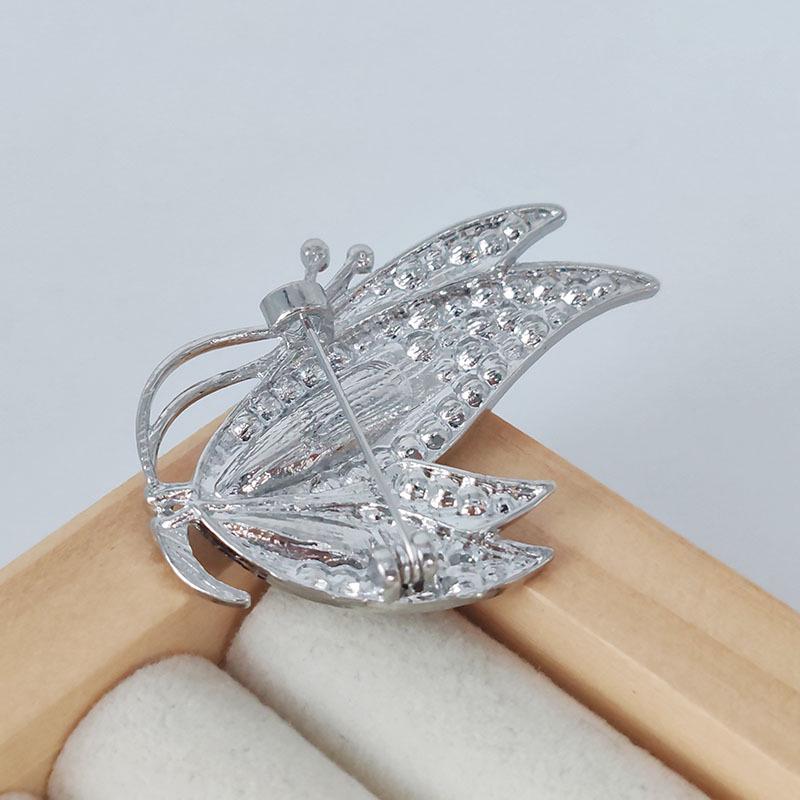 Elegant Diamond Butterfly Brooch for Women - Versatile High-End Fashion Accessory