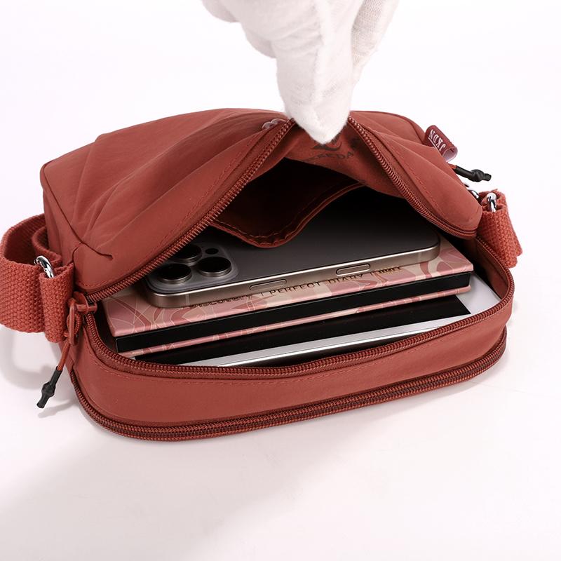 Vattentät Nylon Crossbody-väska med Flera Fickor Casual Axelväska för Kvinnor