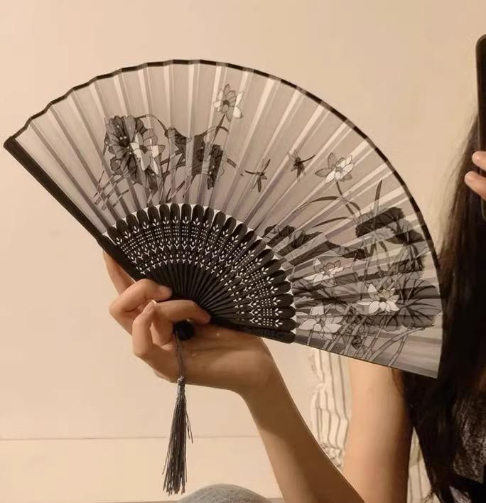 Antiker chinesischer Faltfächer: Tragbarer Bambusfächer für Hanfu, Tanz und Sommer