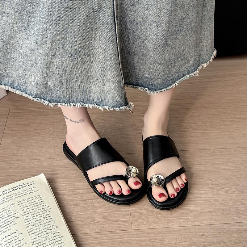 Fashion 2025 New Summer Shoes Women Flat Soft Sole Luxury Outdoor Beach Flip Flops Sandals Trend Metal Elegant Ladies Slides Shoes