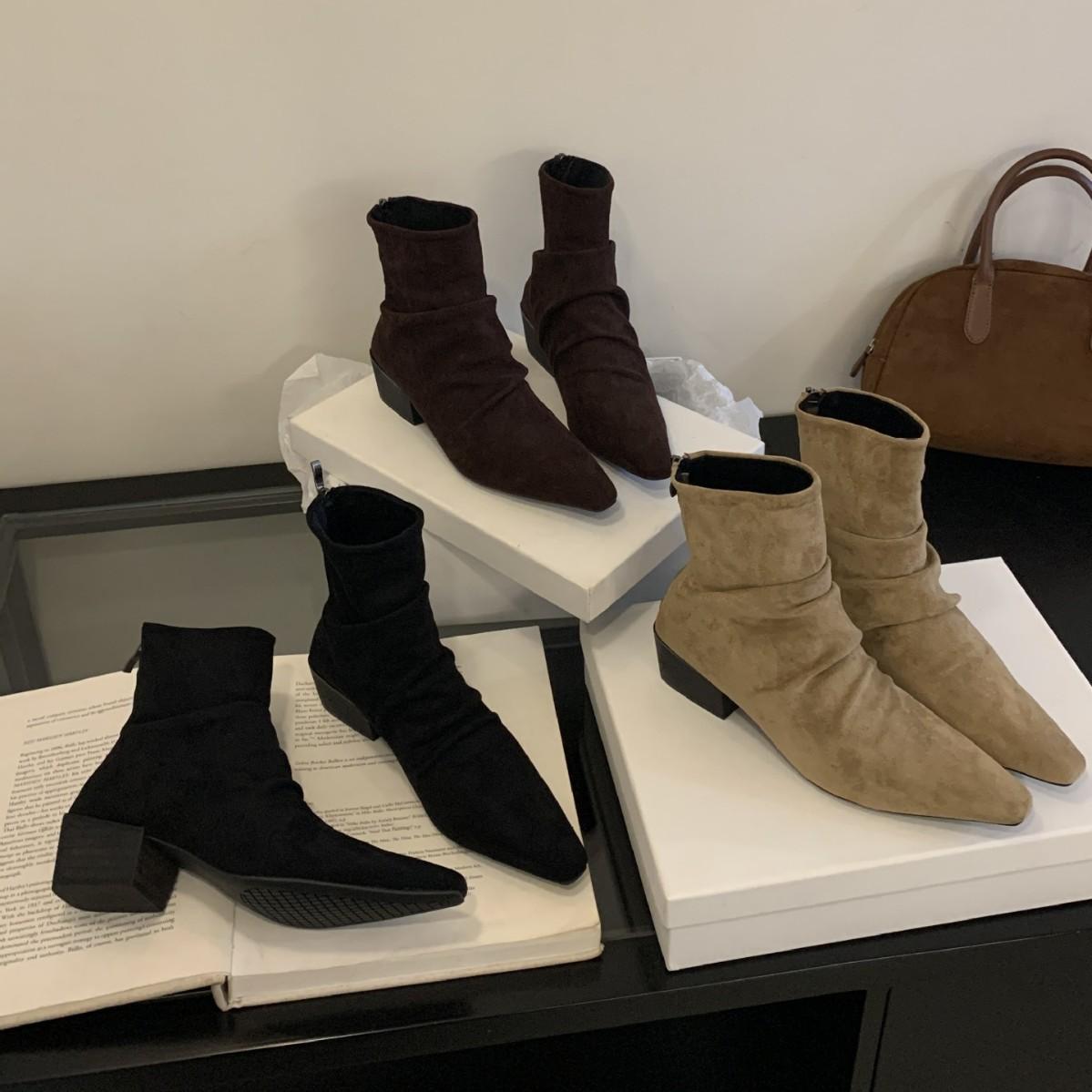 

2025 новые осенне-зимние плиссированные замшевые ботильоны на толстом каблуке с задней молнией, с низким голенищем, женские короткие ботинки Мартин, модные ботинки челси 39 чёрный