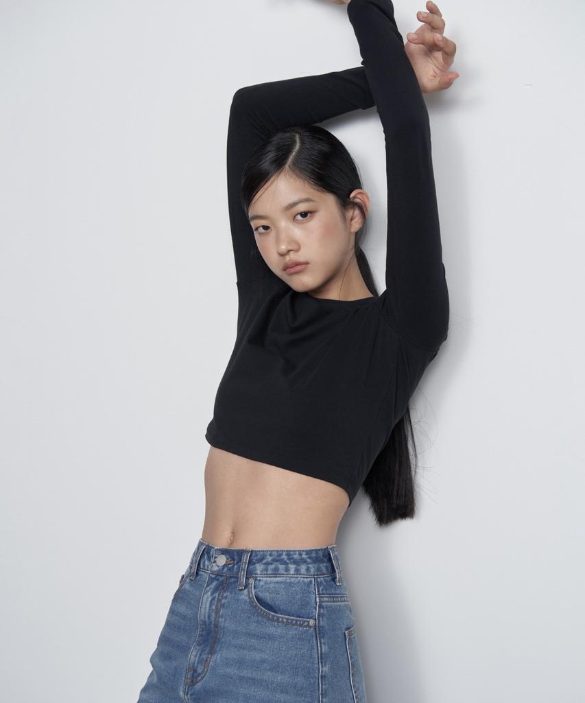 MUSINSA STANDARD WOMAN Women'S Slim Crop Crew Neck Long Sleeve T-Shirt [Black]