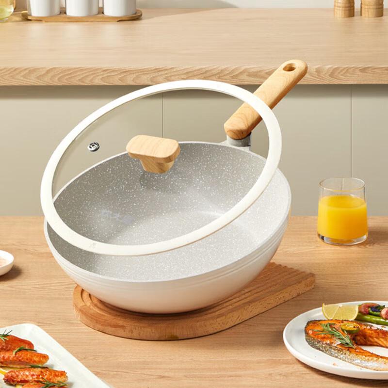 Chui Da Huang 30cm Non-stick Titanium Frying Wok