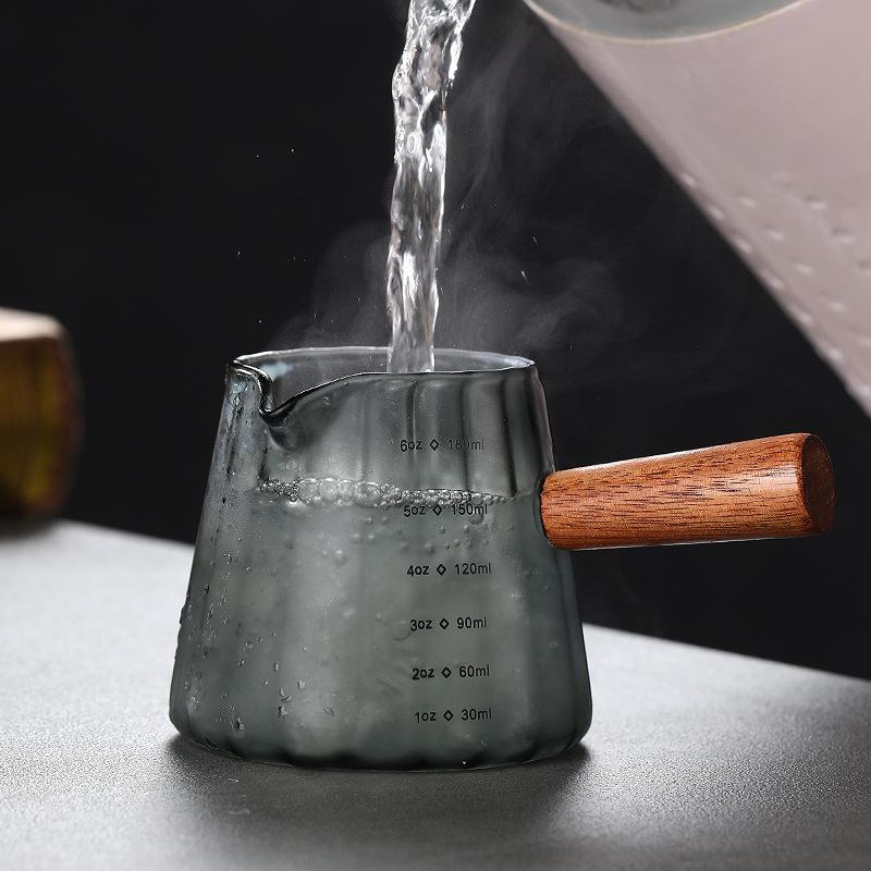 Skleněný hrnek na kávu, mini konvice na mléko, konvice na espresso, vařič čaje, kávovar, dřevěná rukojeť, měřicí nástroje, kuchyňské doplňky do domácnosti