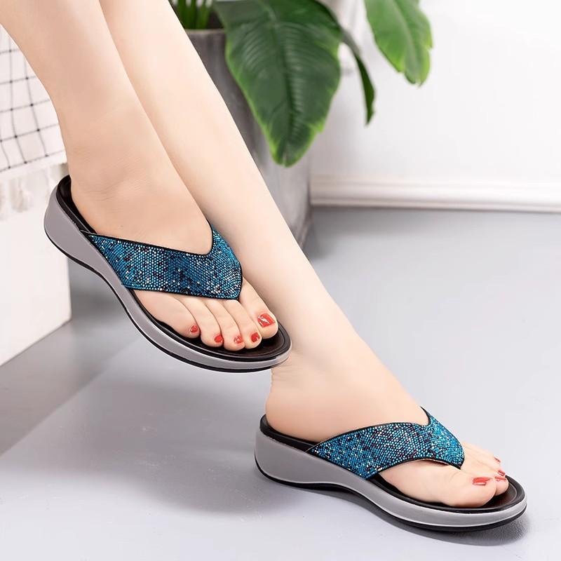 

Модные шлепанцы из натуральной кожи со стразами 2025 Лето Женские плоские сандалии Большой размер 41 Бриллиантовые женские тапочки 225