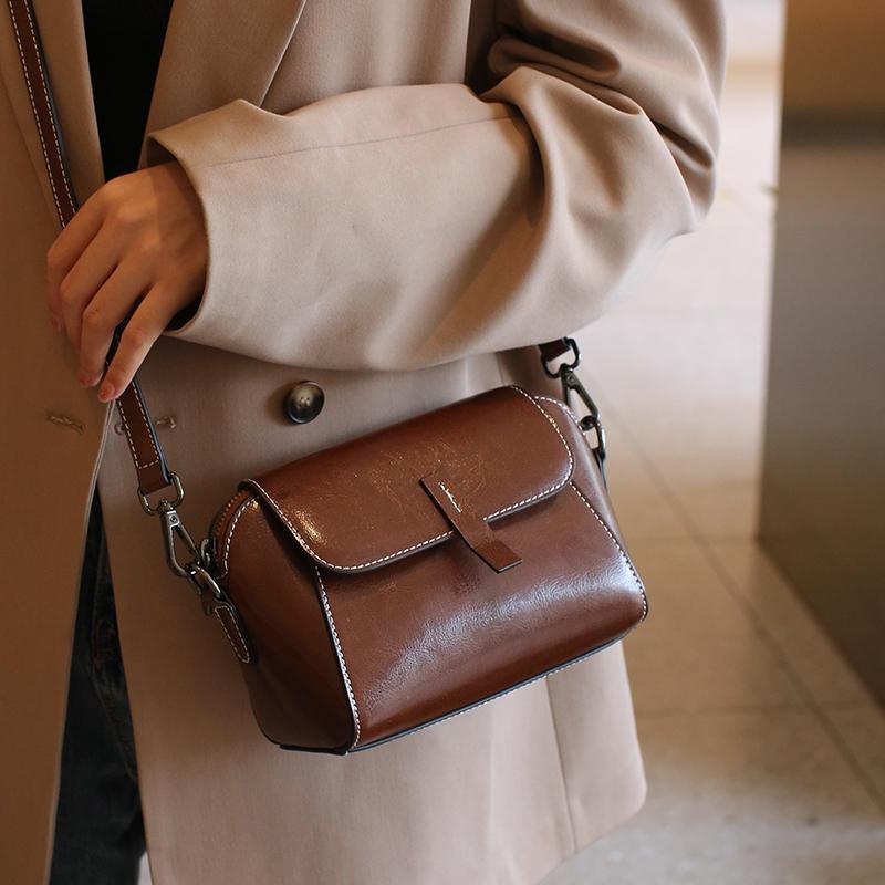 Ladies' genuine leather crossbody bag oil wax leather paired with windbreakers in autumn and winter soft leather quality cowhide