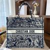 [Pre-Owned] Book Tote Large Capacity Zoo Tiger Pattern Reversible Color Embroidery Tote Bag - Excellent #6GP9F4