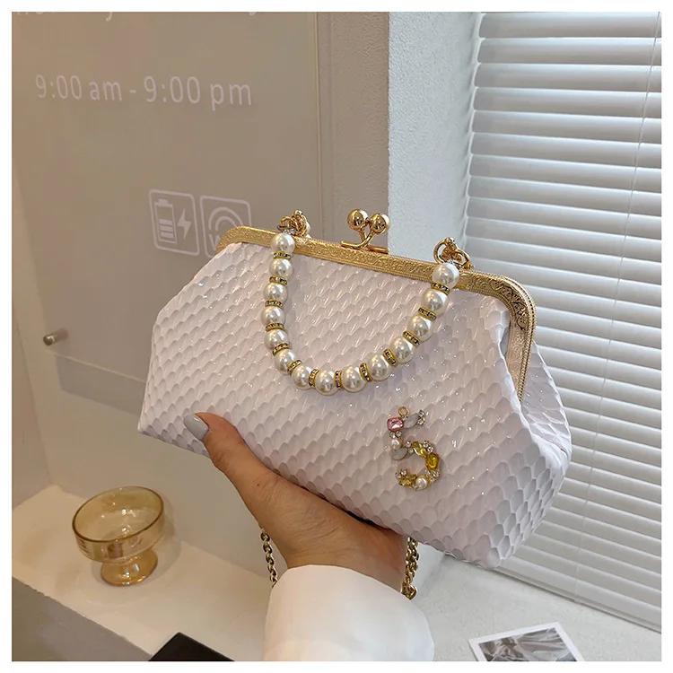 Luxury Designer Women White Shoulder Bags Gold Silver Crossbody Bags Pearl Evening Clutch Chain Shell Clip Party Handbags