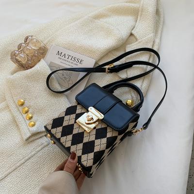 French Niche Design Bag 2023 Spring New Women's Bag Popular Popular Crossbody Bag Internet Celebrity Handheld Small Square Bag