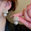 Earrings Pearl Stunning 2023 New Design Alloy Material Floral Style Shiny Diamond Earrings Pearl