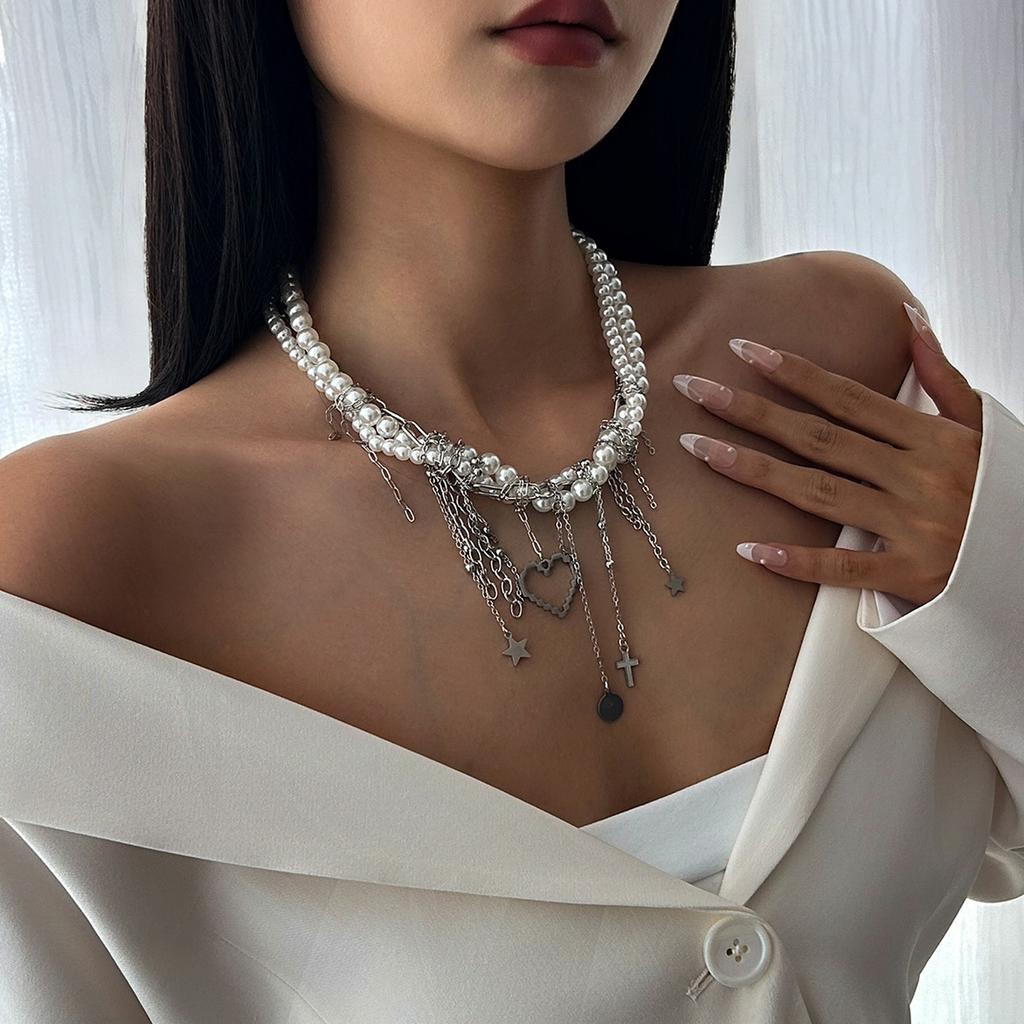 Fashionable Tassels Heart Pendant Necklace with Imitation Pearls and Metal Chain Modern Necklace Present for Women