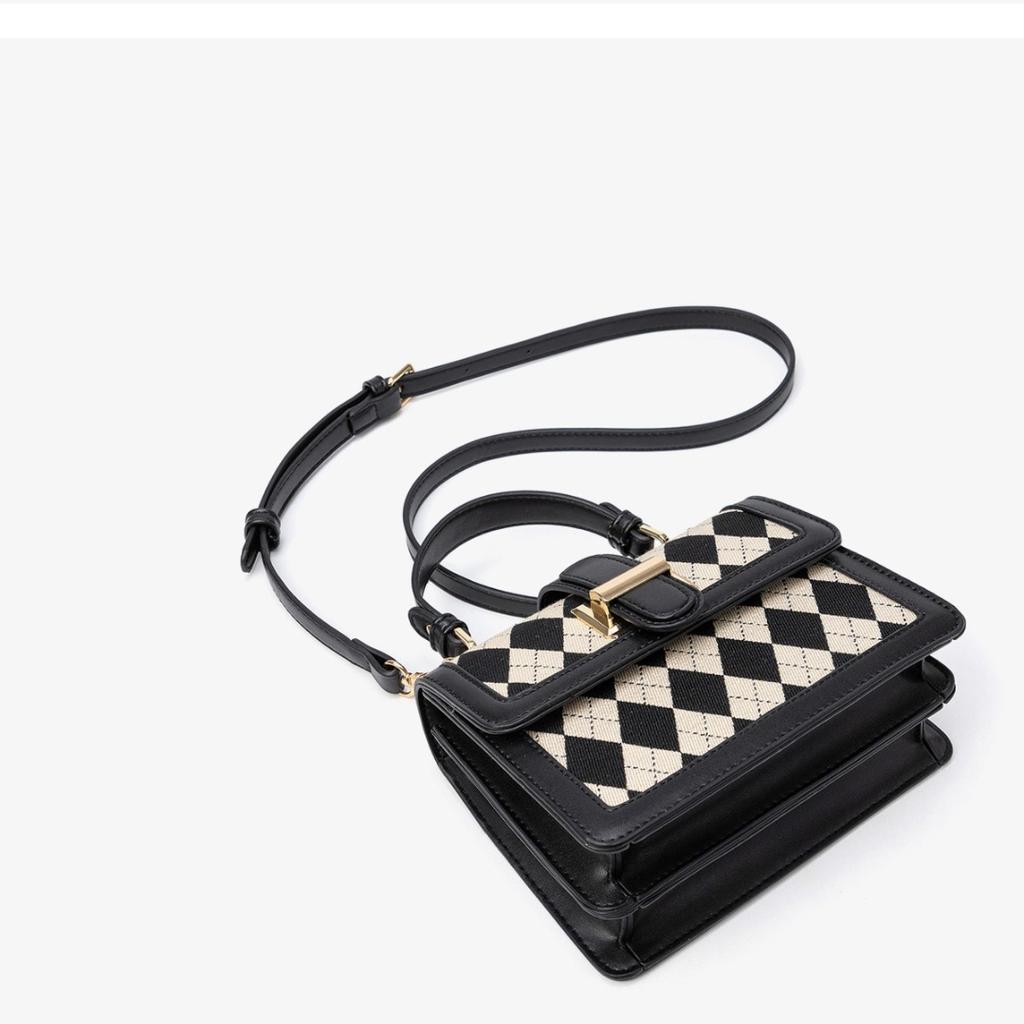 Bolsa feminina leve de luxo nova 2023 nicho estilo estrangeiro ombro único bolsa transversal rede vermelha comprimento 19,5 cm de altura 14 cm de largura 8,5 cm