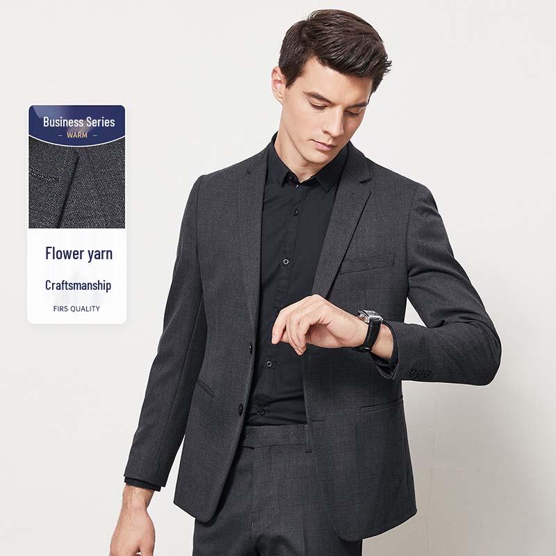 

Мужской блейзер в стиле business casual с вырезом на лацкане 54