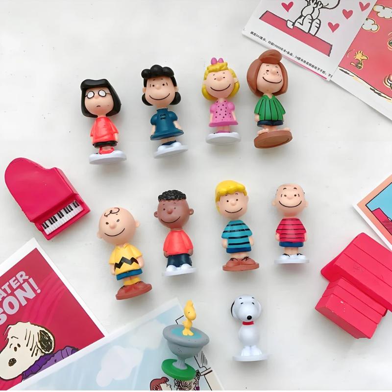 Hot 12Pcs Cartoon Snoopy Charlie Sally Woodstock Kawaii Anime Mini Figure Model Toys Cake Decoration Peopl Collection Props Gift