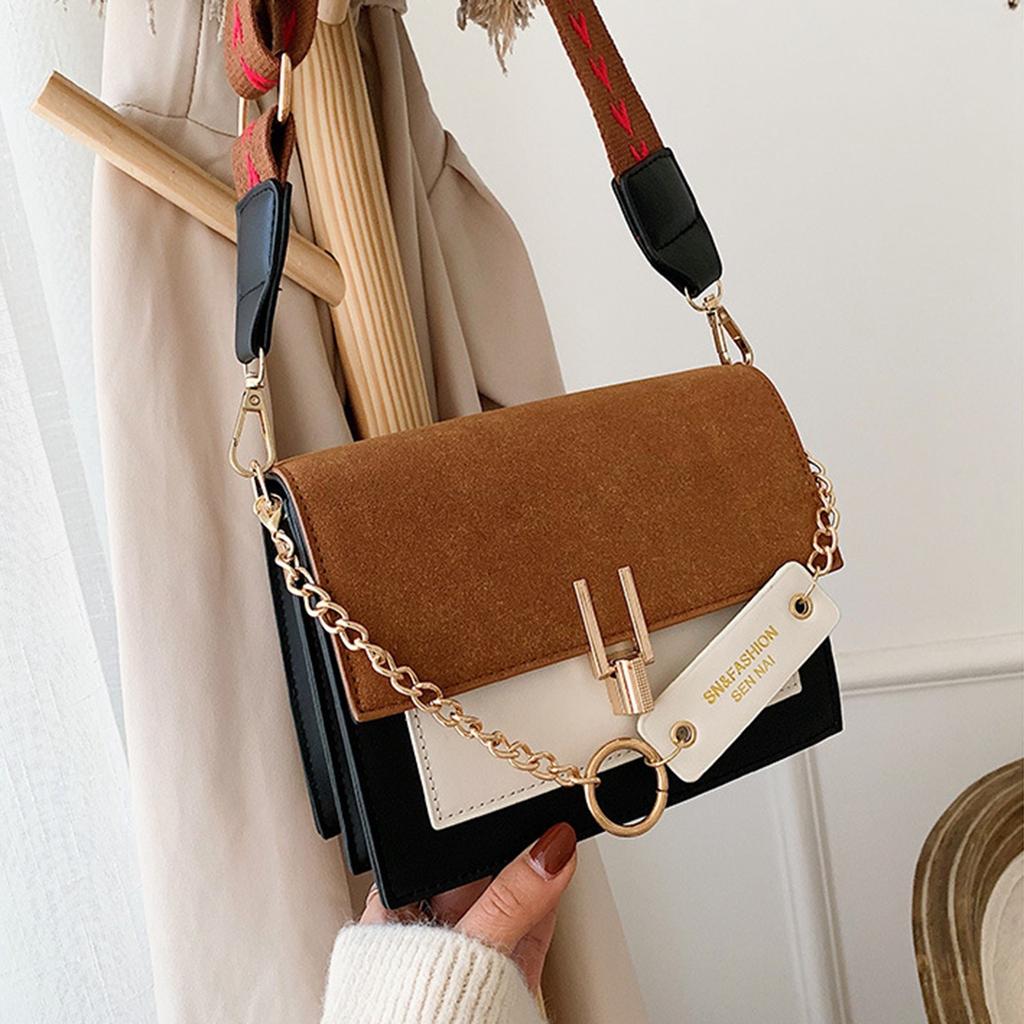 Geantă pătrată contrastantă cu un singur umăr