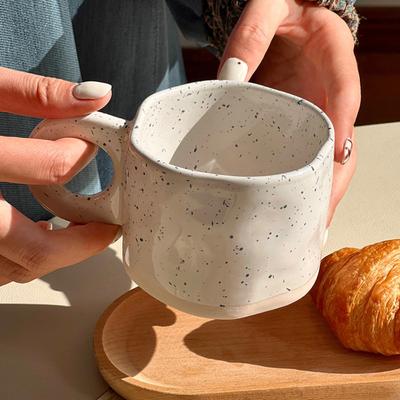 Kreative Keramik-Kaffeetasse 250ML Tintenspritzer-Design Teetasse Ringgriff Unregelmäßige Wasserschale Büro
