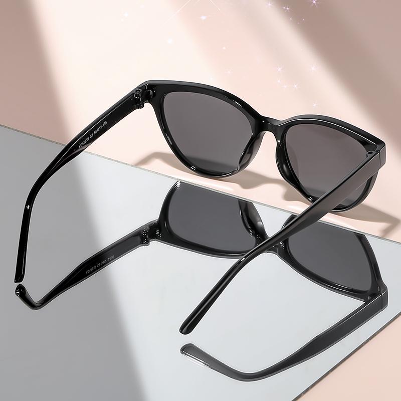 The new classic small-framed cat sunglasses with gradient color frames are perfect for daily party sunglasses