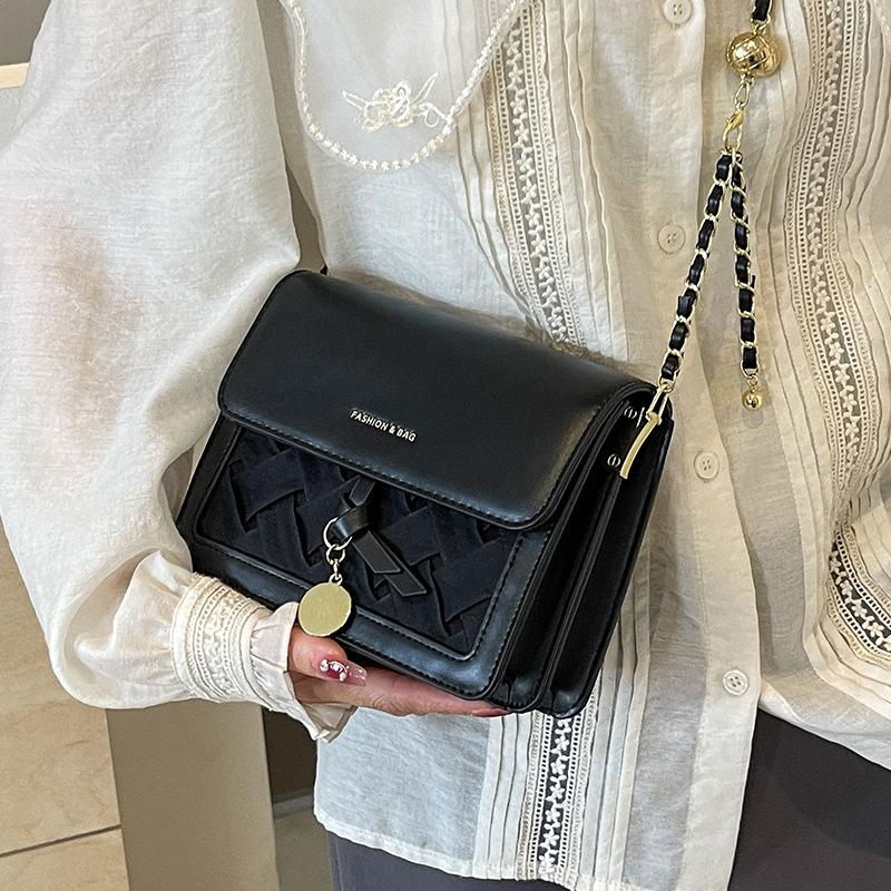 Premium Sinn für leichte Luxus Kontrastfarben Design Sinn gewebte kleine quadratische Tasche Damen Pendeln Temperament einfach Nische Kette Umhängetasche