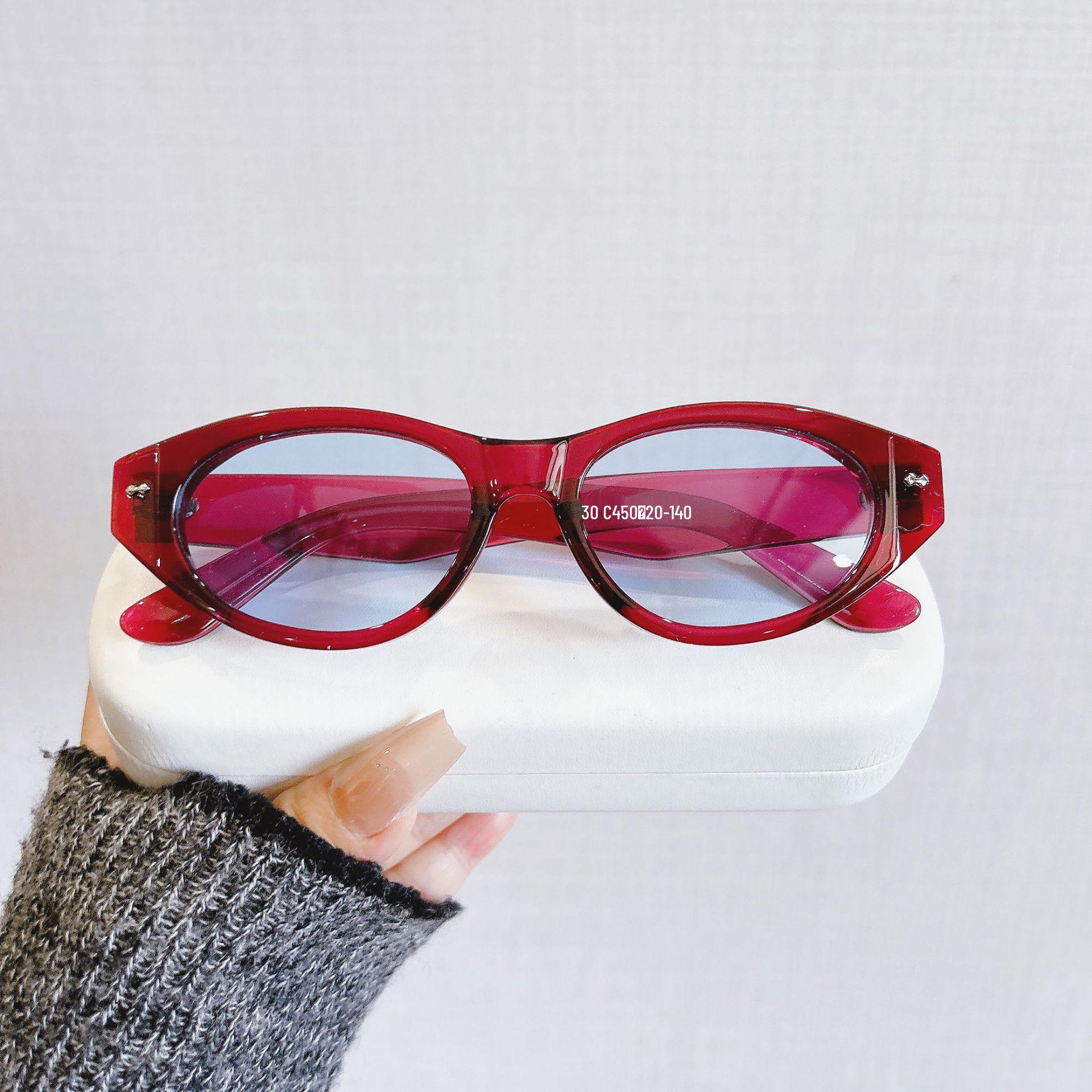 European Retro Cat Eye UV Protection Sunglasses - Trendy 2025 Fashionable Plain Face Design