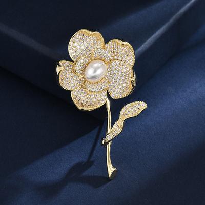 High-End Luxus Mikro-Inkrustierte Zirkon Blume Brosche Perle Dreidimensionale Kamelie Korsage Nadel Kleideraccessoires Leichter Luxus