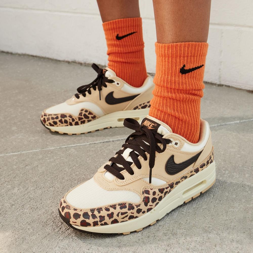 

Nike Women S Nike Air Max 1 87 Fv6605 200 230