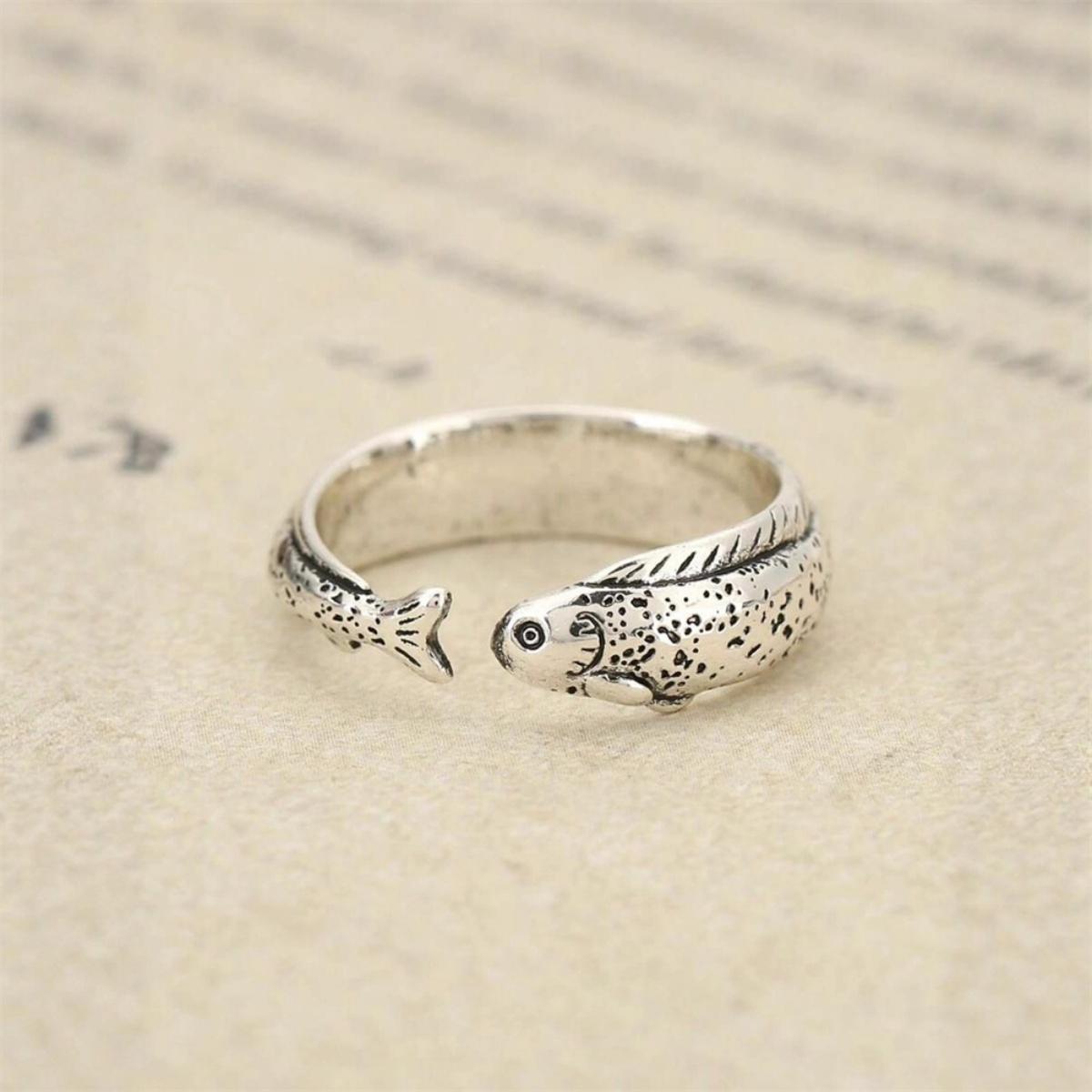 

Vintage Metal Koi Shaped Finger Rings For Women Men Creative Boho Lucky Fish Opening Ring Summer Vacation Ocean Beach Zircon