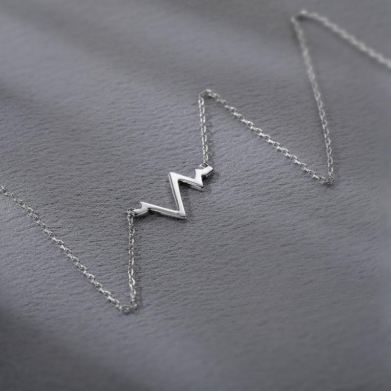 Heart-pounding year women's necklace simple and fresh student niche design clavicle chain