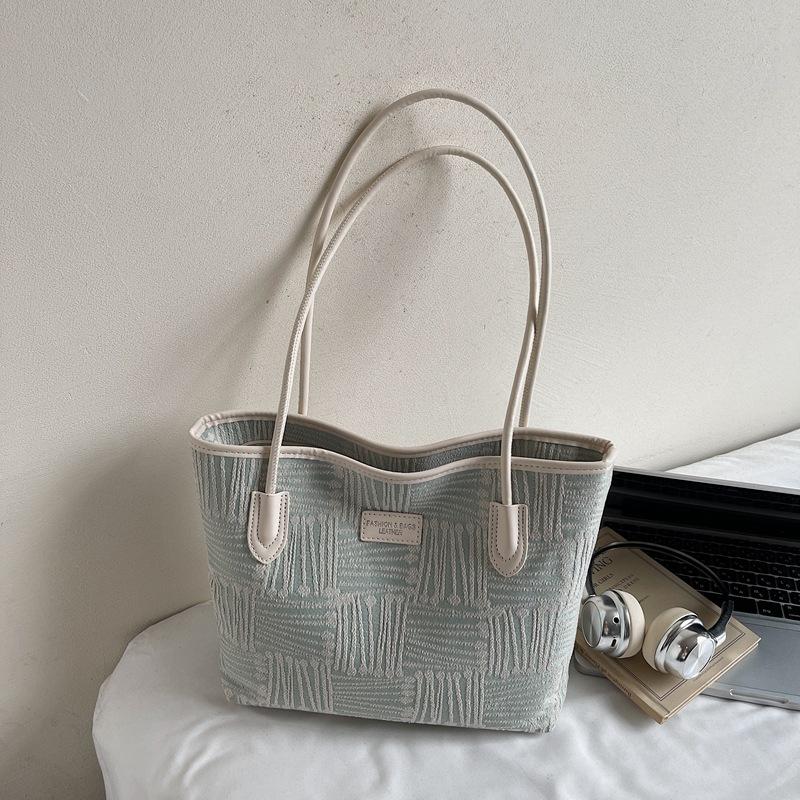 Retro large-capacity bag women's autumn and winter new commuter shoulder bag contrasting color portable tote bag