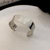 European & American Pleated Metal Bangle: Elegant Cold-Style Bracelet with High-End Luxury Design