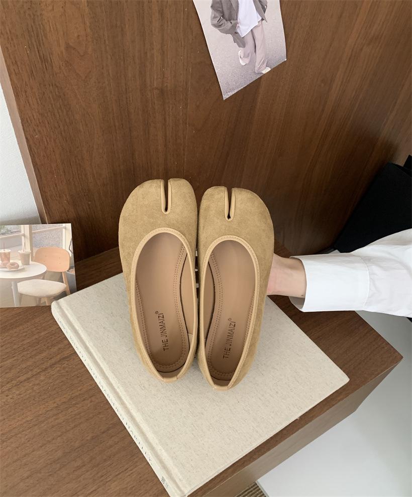 One-pedal Split-toe Shoes, Shallow-mouth Single Shoes for Women's 2025 Spring and Autumn New Korean Version of Personalized Grandma Flats Are Li