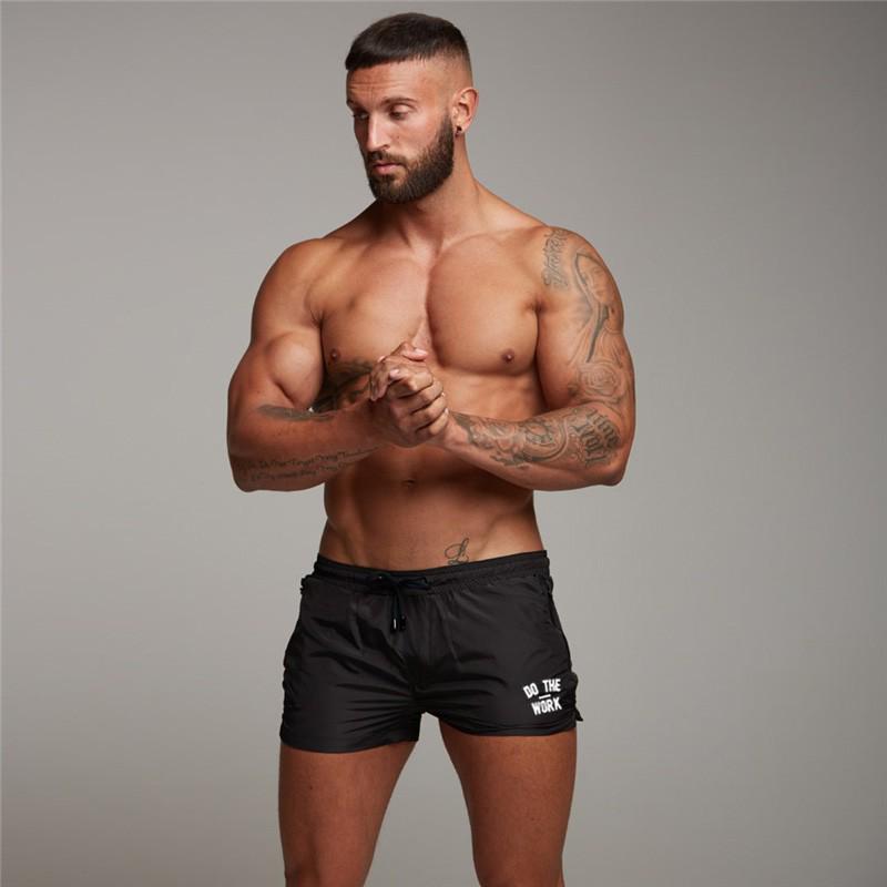 Muscleguys Letní novinka Workout Mens Beach Board Shorts Slim Fitness běžecké šortky rychleschnoucí