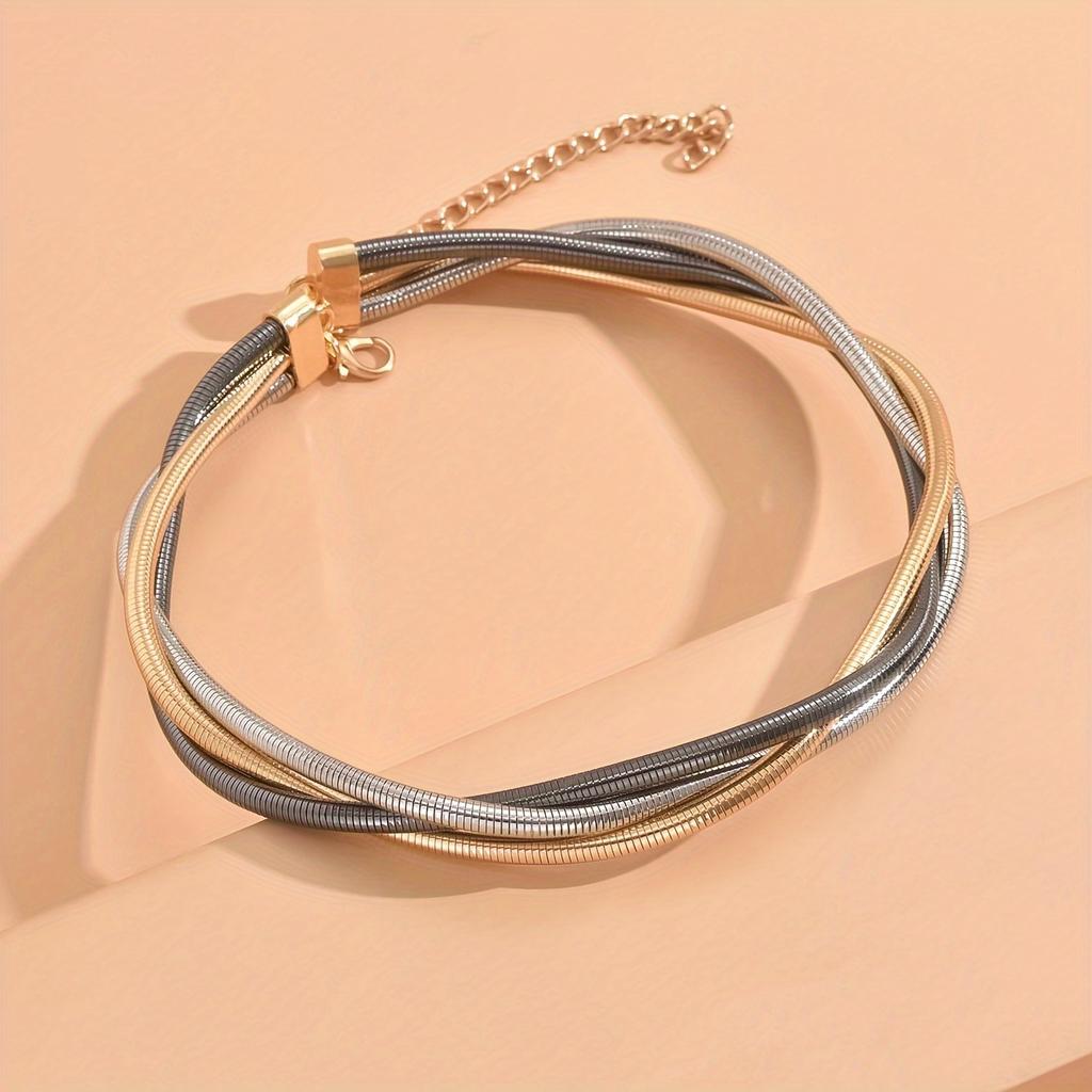 Colier european și american cu trei fire de înfășurare