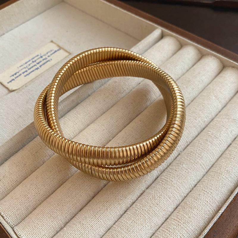 European & American Metal Spiral Bangle: Exaggerated Fashion Luxury Bracelet for Women