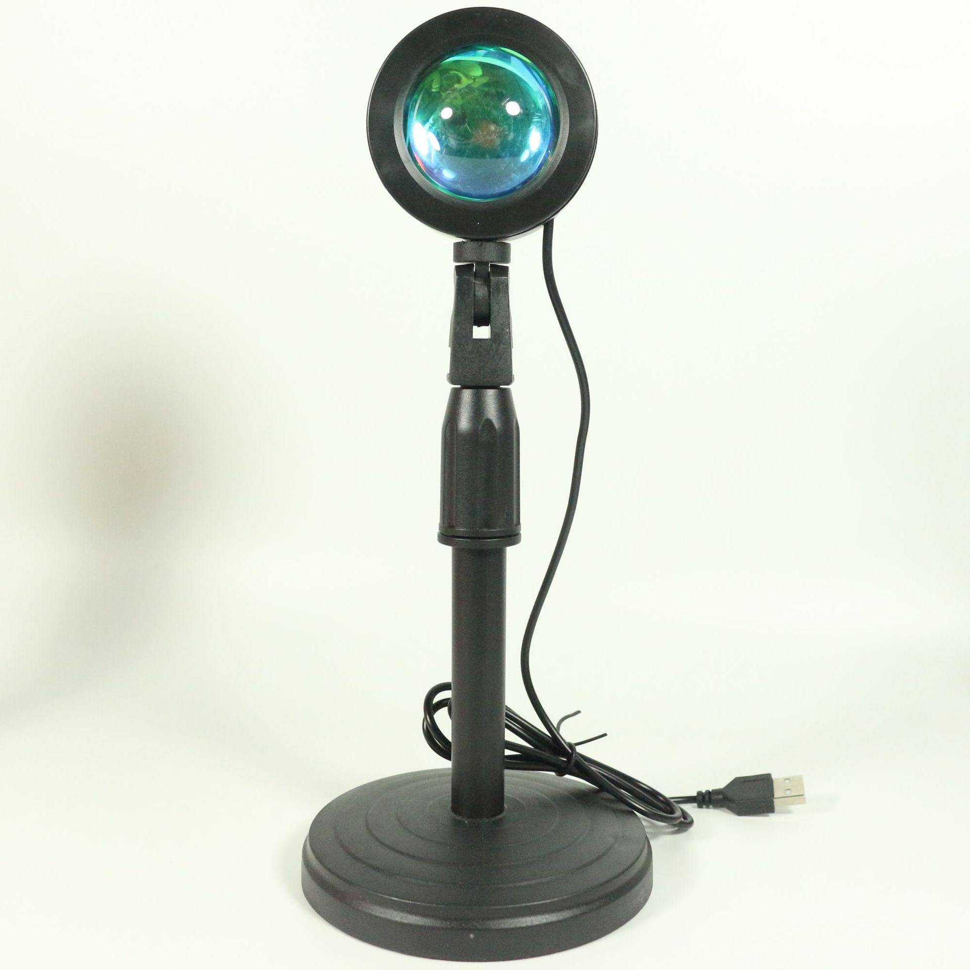 

Настольная лампа RGB Sunset Mini: Атмосферный свет с питанием от USB 16-color RGB Moon with Remote