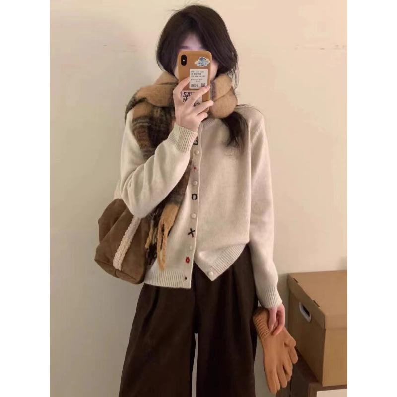 Spring and Autumn New Small Knitted Cardigan Button Design Sense Advanced Sense Embroidery Soft Waxy Sweater Jacket Women