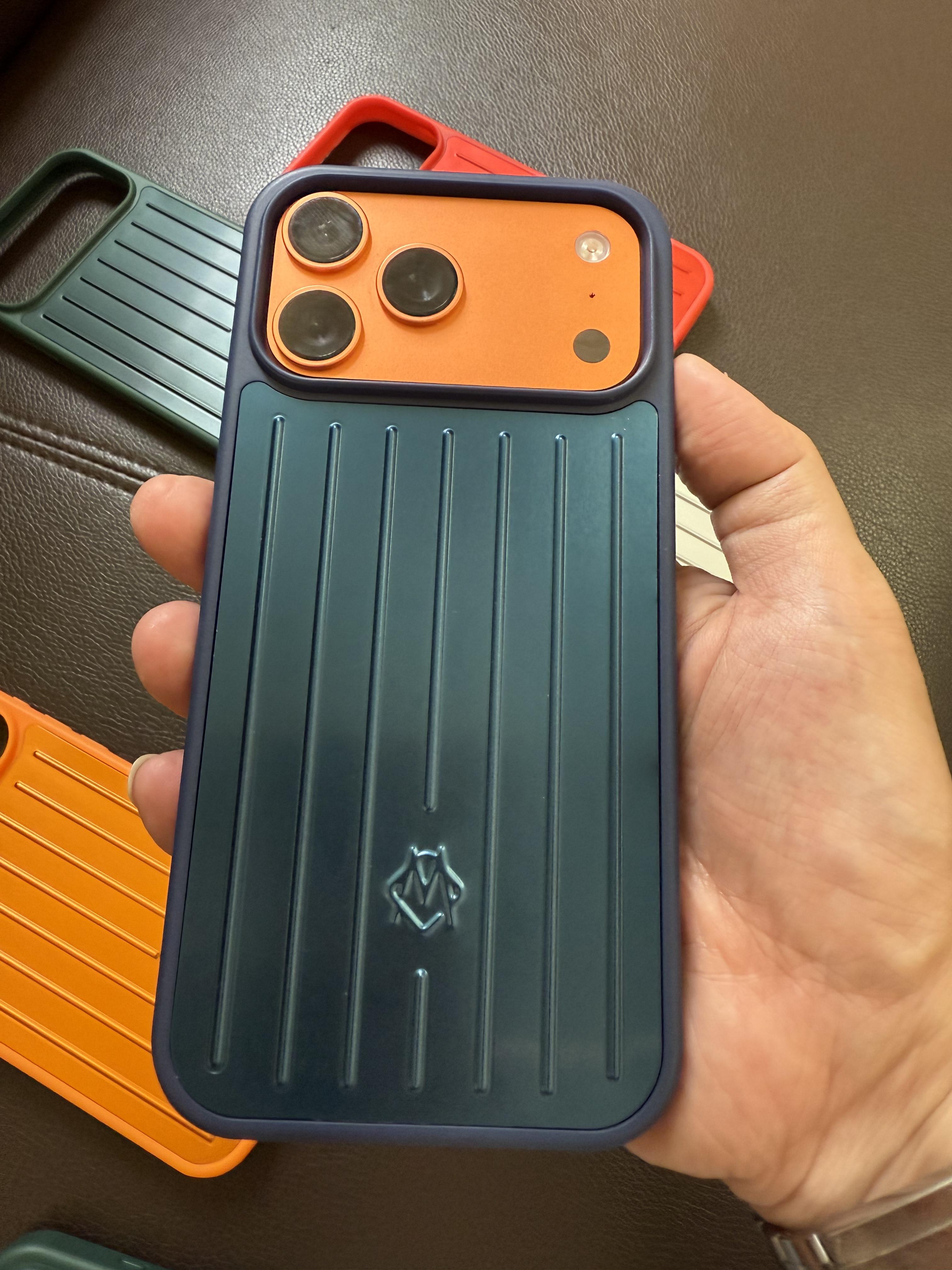 

Стиль INS Преміум Розкішний 3D Чохол-валіза для подорожей для IPhone 17 Pro Max 16 15 14 Захисна задня кришка з алюмінієвого сплаву з пакуванням у подарунковій коробці iPhone 13 синій
