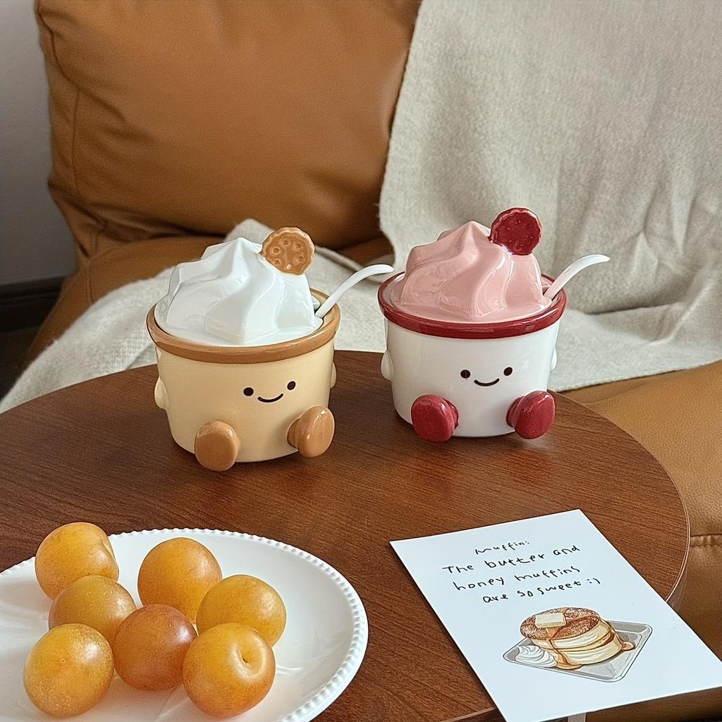 Single Pack Cute Cake Shaped Ceramic Seasoning Jar, High-Value Seasoning and Spice Tool, Salt and Pepper Shaker, Table Decorations,Single 235ml/7.95oz