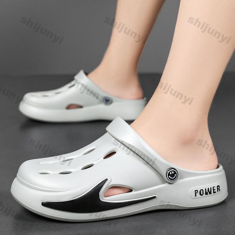 Fashion Men's Slippers 2025 Summer New Hollow Breathable Non Slip Soft Sole Beach Shoes Lightweight Comfortable Fashion Slip on Sandals