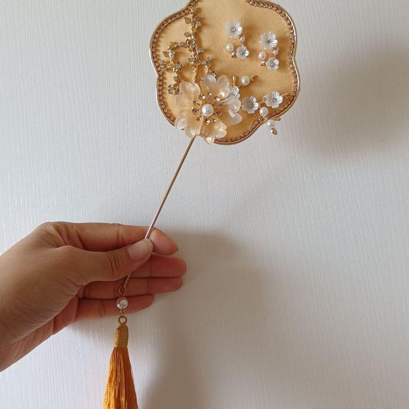 Chinese Style Wedding Photo Props: Bride & Bridesmaid Mini Fan