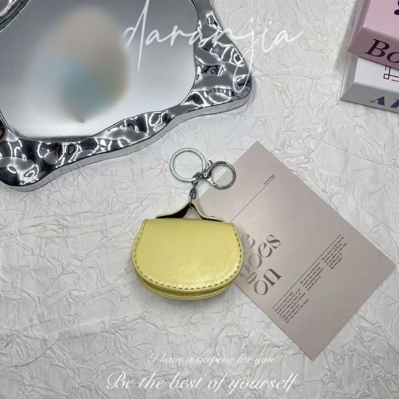 Stylish Leather Keychain Holder Mini Pouch For Earphones Compact Design Sturdy Metal Clip Accessory For Daily Essential