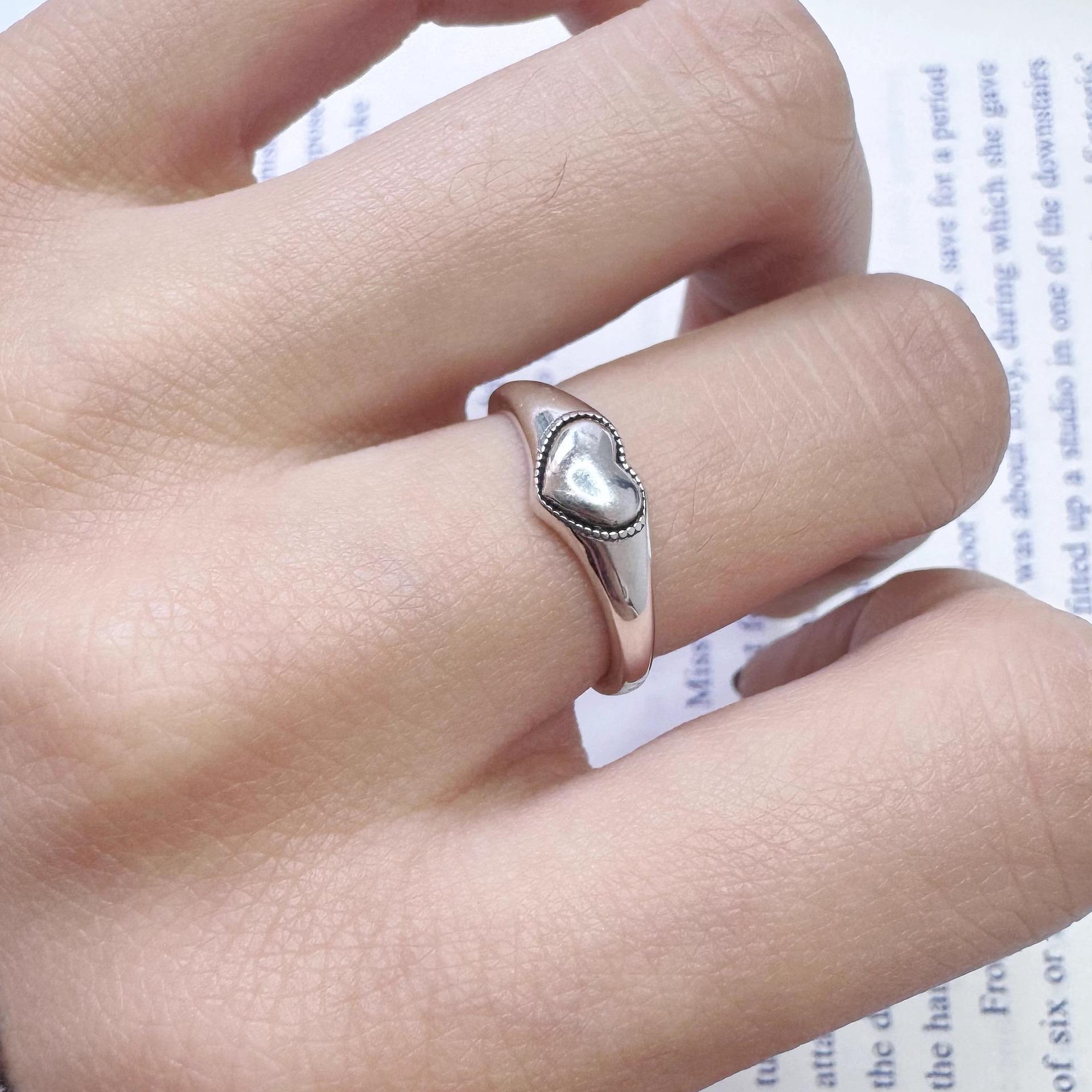 Xiaohongshu Bestseller: Retro Heart Ring with Niche Design - High-End, Personalized Open Finger Ring