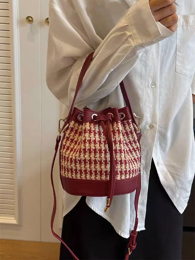 

Thousand Birds Red Bag Women s 2025 New Wedding Bag Fashion Versatile Crossbody Handheld Women s Bag Wedding Bag Female Bride